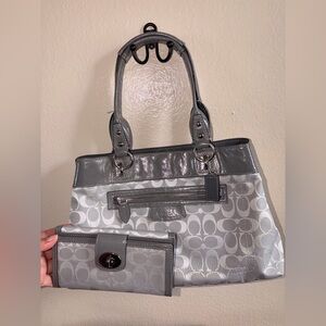 Coach Monogram Grey Purse & Wallet 🩶